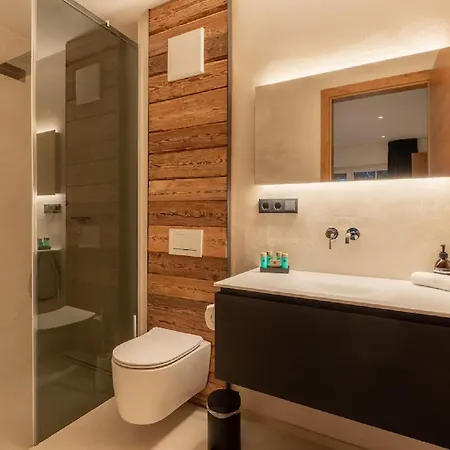 Exquisite Contemporary Chalet Recently Completed Daire *